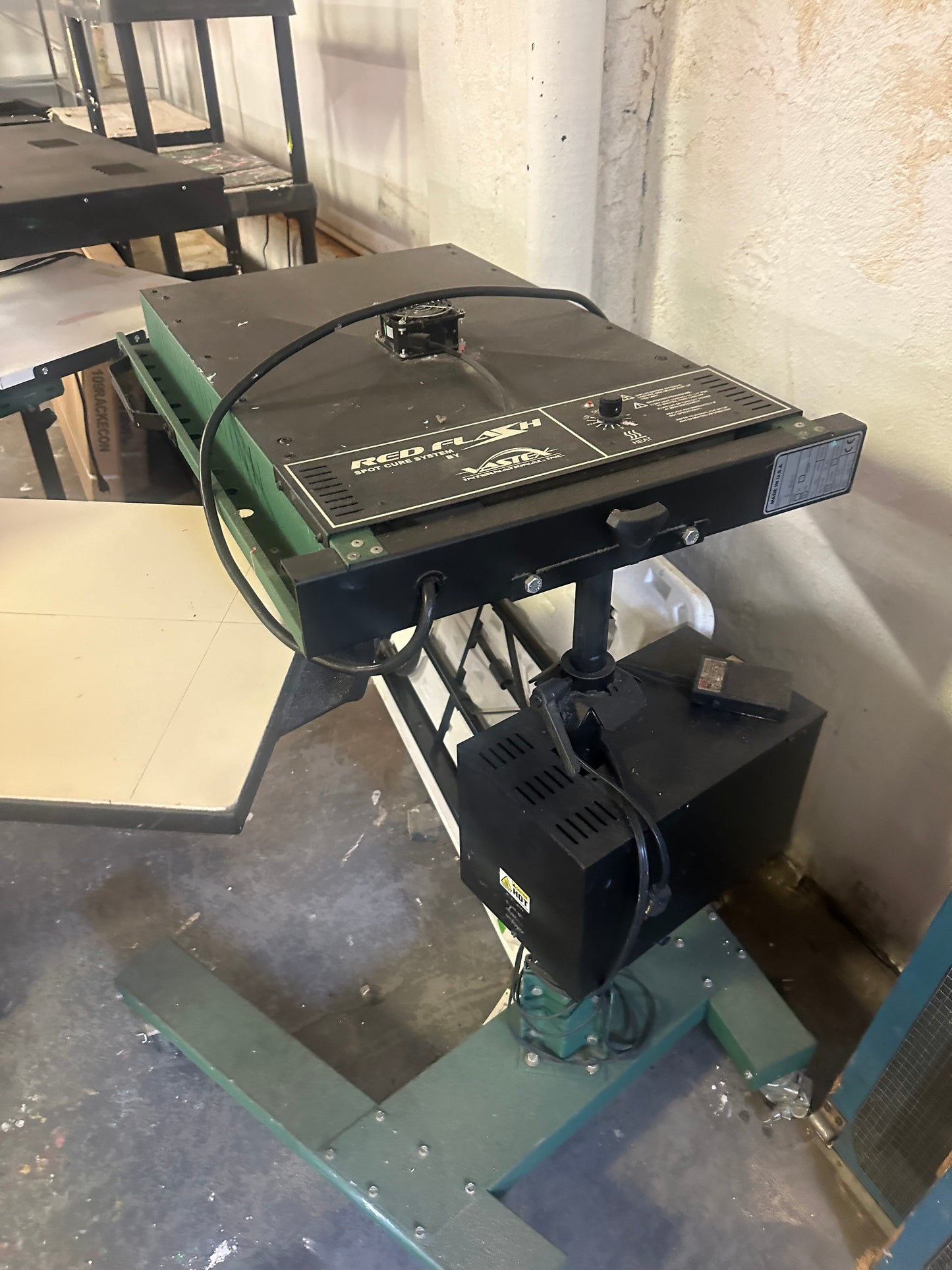 USED- Vastex 6 color 6 station v-2000HD (red Auto flash, adult & youth pallets included)